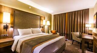 Гостиница DoubleTree by Hilton Hotel Tyumen Тюмень Номер с кроватью размера "king-size"-2